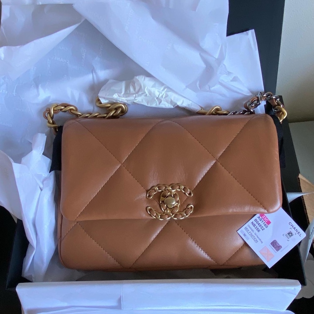 NIB 23C Chanel 19 CC Caramel Quilted Calfskin Leather Flap Bag in Caramel Brown